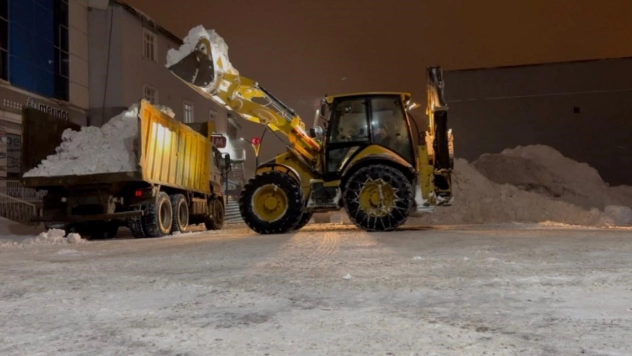 Karayazı'da karla mücadele: 81 köy yolu ulaşıma açıldı