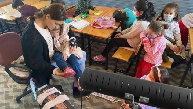 Kardelen öğretmen yürekleri ısıttı