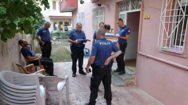 Kardeşinin silahını incelerken kazara kendini vuran teğmen yaralandı