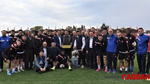 Karesili muhtarlar Balkes antrenmanında