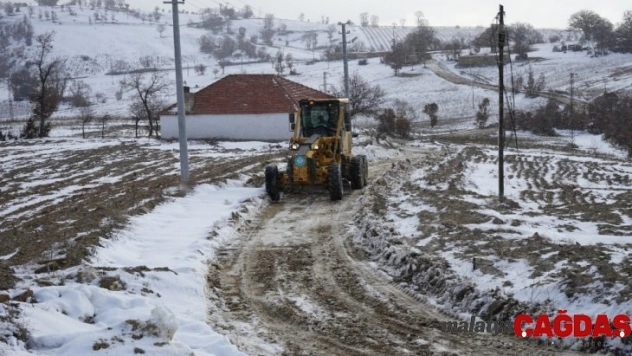 Karla mücadele ekipleri gece-gündüz alarmda