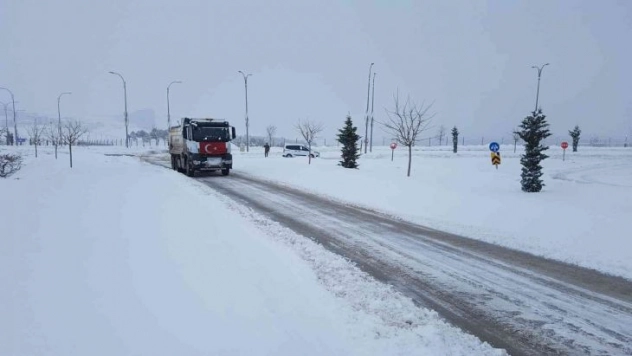 Karla mücadelenin kahramanları 24 saat görev başında