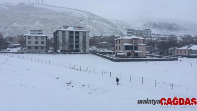 Karlıova'da kar yağışı