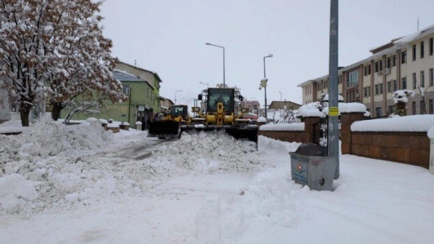 Karlıova'da karla mücadele