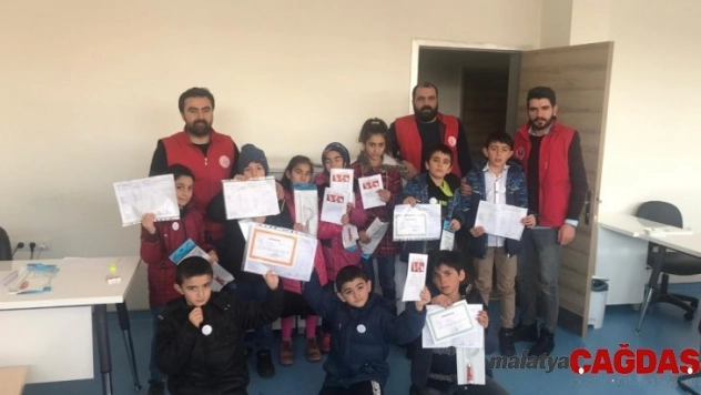 Karnesini alan gençlik merkezine koştu