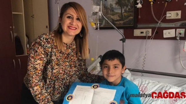 Karnesini hastanede aldı