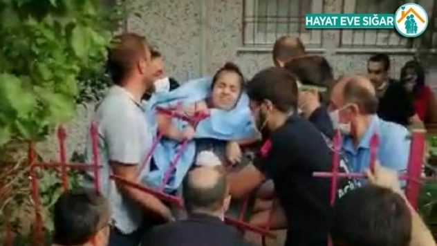 Karnına saplanan demirle hastaneye kaldırıldı