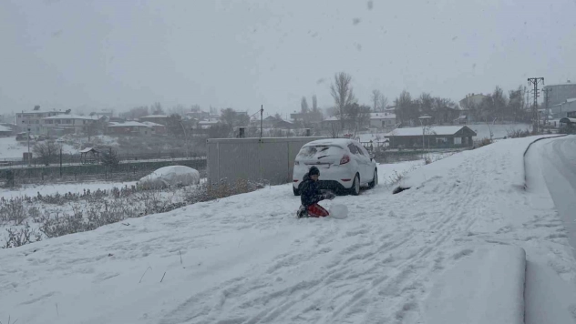 Meteoroloji uyarmıştı, kar şehre indi