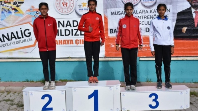 Kars'lı atletler Van'da madalyaları topladı