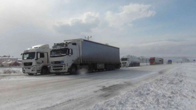 Kars'ta 382 köyün 173'ünün yolu ulaşıma kapalı