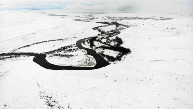 Kars'ta beyaz esaret değil, görsel şölen: Tarım arazileri ve menderesler büyülüyor