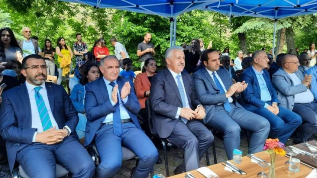 Kars'ta Devlet Konservatuarında mezuniyet coşkusu