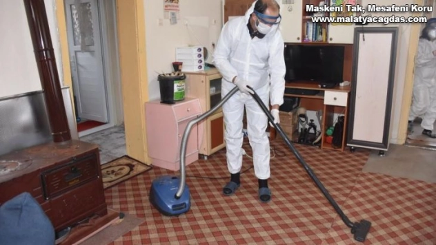 Kars'ta evde yaşlı bakım hizmeti devam ediyor