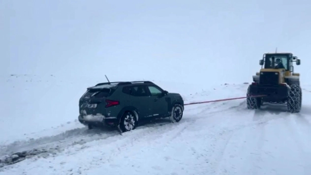 Kars'ta kar ve tipi geçit vermiyor