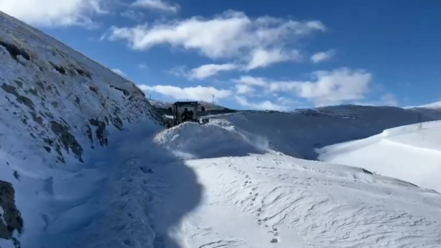 Kars'ta köy yolları tek tek açılıyor