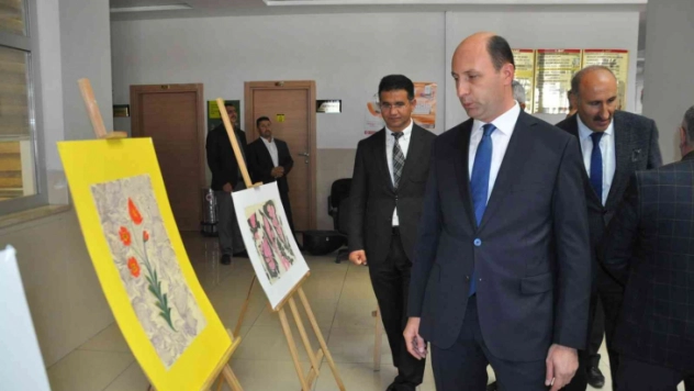 Kars'ta mahkumların el emeği eserleri sergilendi