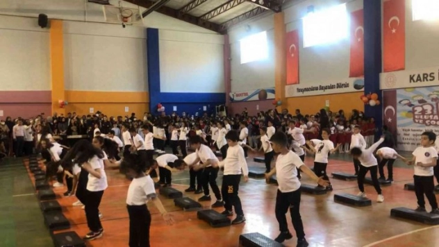 Kars'ta okullarda 23 Nisan coşkusu