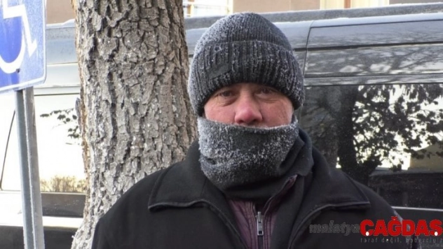 Kars'ta soğuktan vatandaşların saçları ve kirpikleri dondu