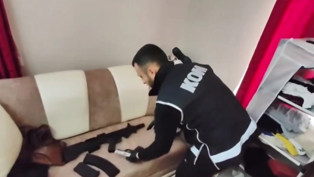 Kars'ta sosyal medyadan silah ticaretine 8 gözaltı