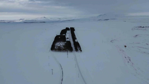 Kars'ta tarihi istasyonda kış masalı