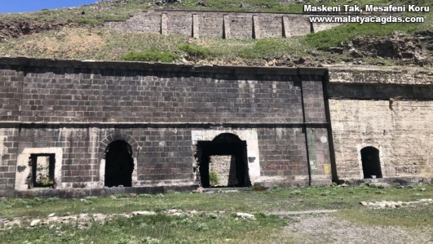 Kars'ta tarihi yapılar tek tek yok oluyor