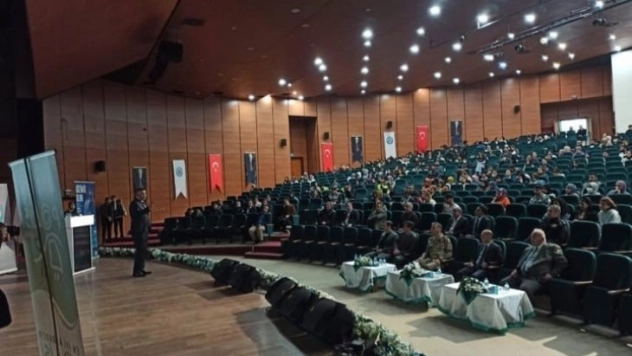 Kars'ta uyuşturucuyla mücadele semineri