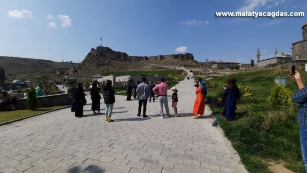 Kars Vadisi'nde aşıklara yoğun ilgi