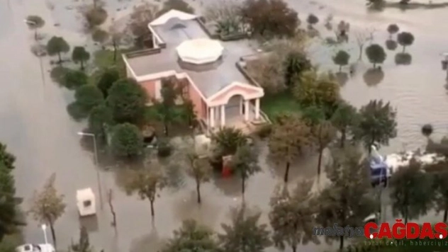 Karşıyaka'da deniz ile kara birleşti