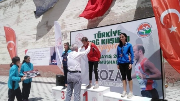 Karslı atlet Topuz Türkiye şampiyonu oldu