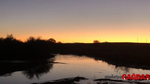 Kars'ta gökyüzü kızıla büründü