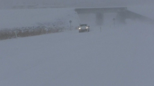 Kars'ta ulaşıma kar engeli