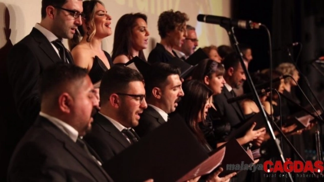 Kartal Belediyesi personeli türkülerini sevgi için söyledi