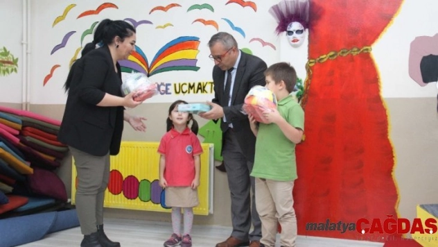 Kartal'da Atık Pil Toplama Yarışması'nda kazanan okullara ödülleri verildi