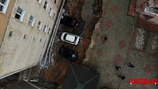 Kartal'da çöken istinat duvarı havadan görüntülendi