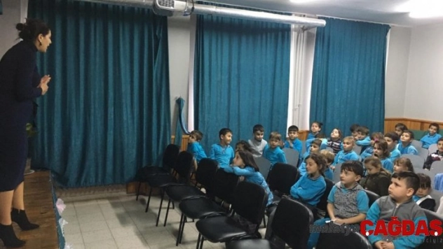 Kartepe'de öğrencilere geri dönüşümün önemi anlatılıyor