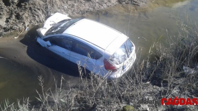Kaş'ta otomobil kanala uçtu: 1 yaralı