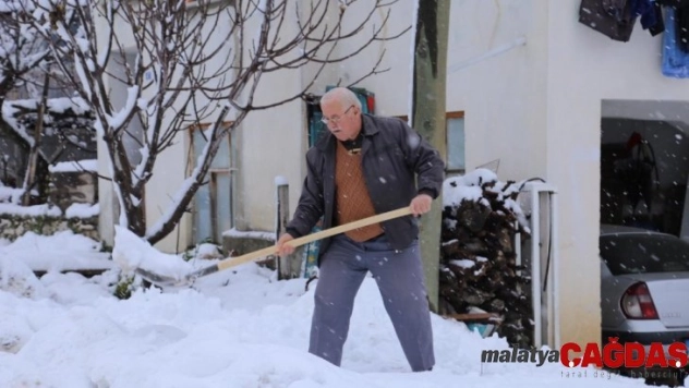 Kaş yayla yollarında karla mücadele