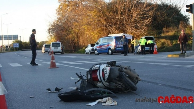 Kasksız motosiklet sürücüsünün kırmızı ışık ihlali ölümle sonuçlandı