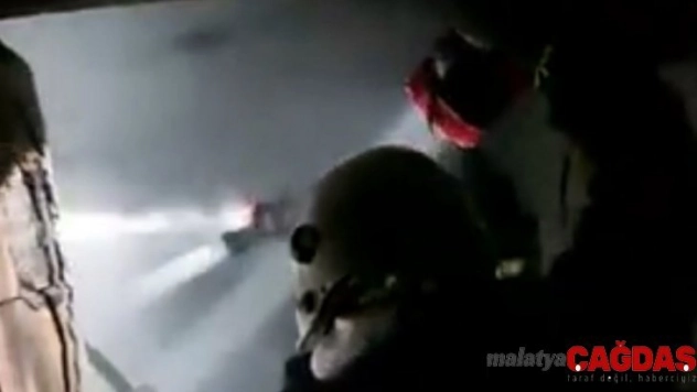 Kastamonu'da 5 katlı binanın çatısı yandı