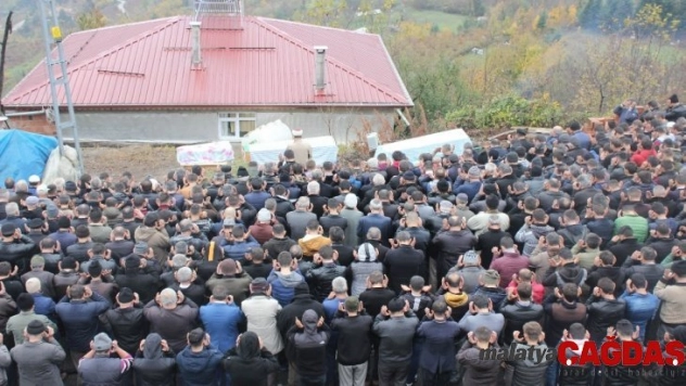 Kastamonu'da kazada ölen aile, birlikte toprağa verildi