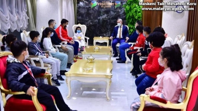 Kata şampiyonlarını misafir etti