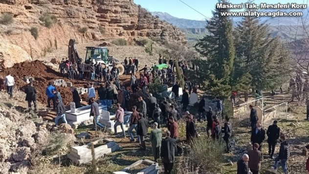 Kavgada hayatını kaybeden 6 kişiden 4'ü toprağa verildi