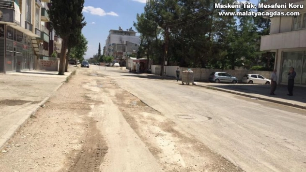 Kavi Caddesinde asfalt öncesi hazırlık çalışması