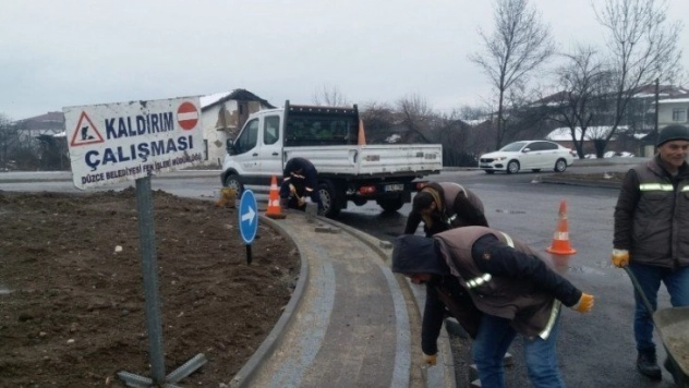 Kavşakta ışıklı duba çalışması