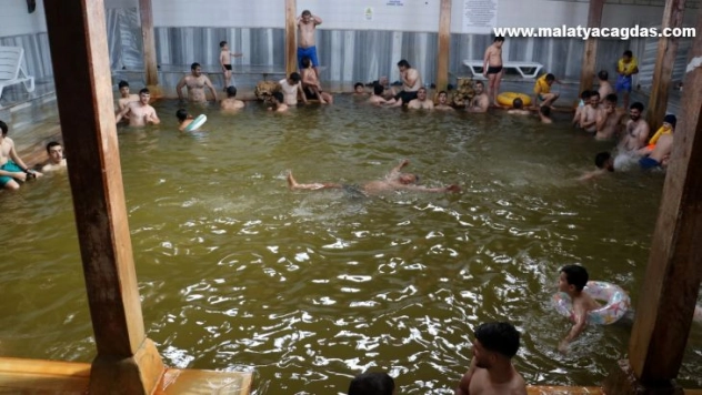 Kavurucu sıcaktan bunalanlar oraya akın etti