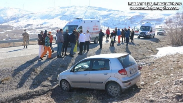 Kayak yapmaya gidiyorlardı kaza yaptılar: 4 yaralı