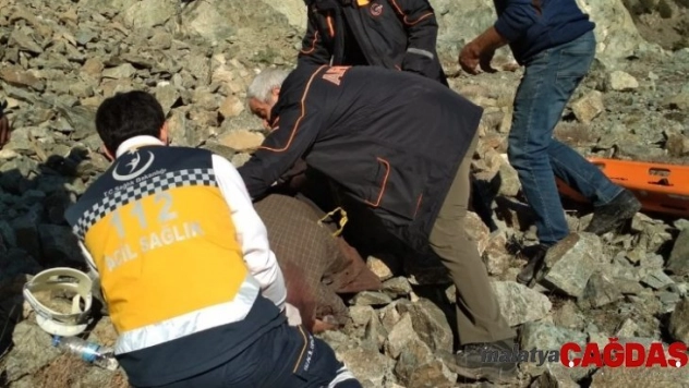 Kayalıklardan düşen çoban hayatını kaybetti