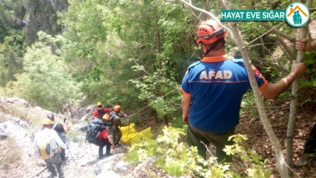 Kayalıklardan düşen dağcının cansız bedeni çıkarıldı