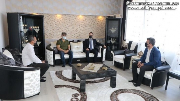 Kayapınar Kaymakamı Koç, sağlık çalışanını evinde ziyaret etti