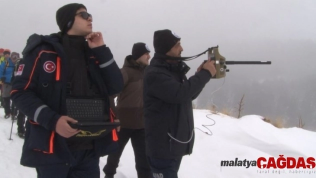 Kayıp dağcıların montunun bulunduğu yere özel termal drone sevk edildi